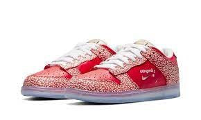 NIKE DUNK SB LOW STINGWATER MAGIC MUSHROOM SNEAKERS