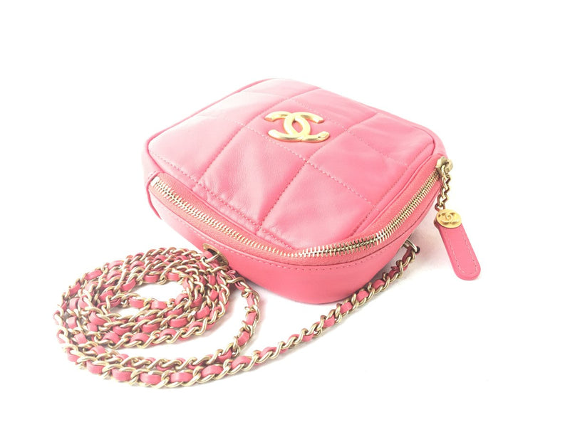 CHANEL LAMBSKIN RUNWAY DIAMOND CUT SHOULDER BAG PINK