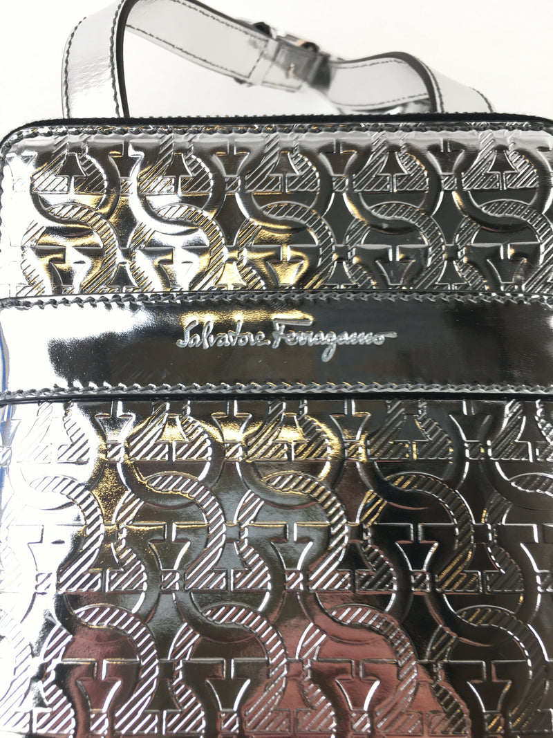 SALVATORE FERRAGAMO METALLIC SILVER ARGENTO MESSENGER (WZX)