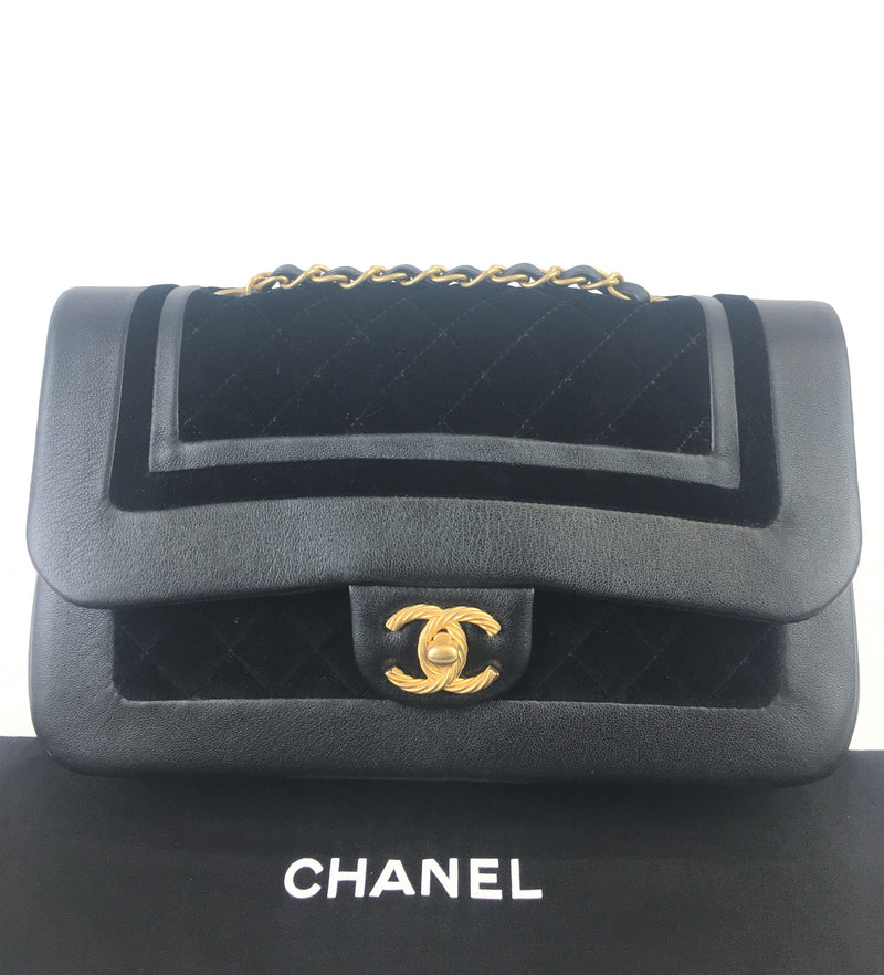 Chanel Flap Calfskin Black Velvet Bag (OIZX) 2751