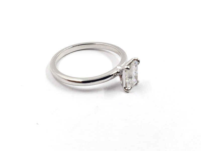 Ring .58 CT. 14K White Gold 1.9g